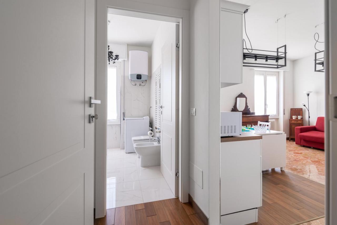 City Center - Luigi&Carolina Apartments - By Host4U Pavia Exterior photo