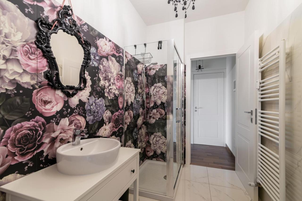 City Center - Luigi&Carolina Apartments - By Host4U Pavia Exterior photo